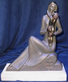 VIRGEN MODERNA CON NIÑO 001